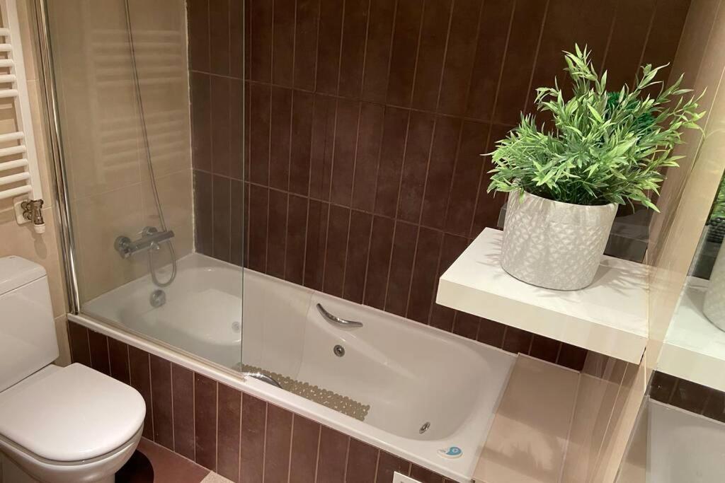 Apartmán Apartamento Con Gran Jardin Privado Figueres  Exteriér fotografie